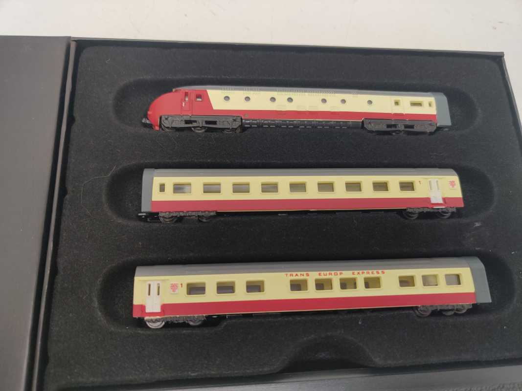 Atlas Z DC Triebzug Rot / TEE / Standmodell / OVP
