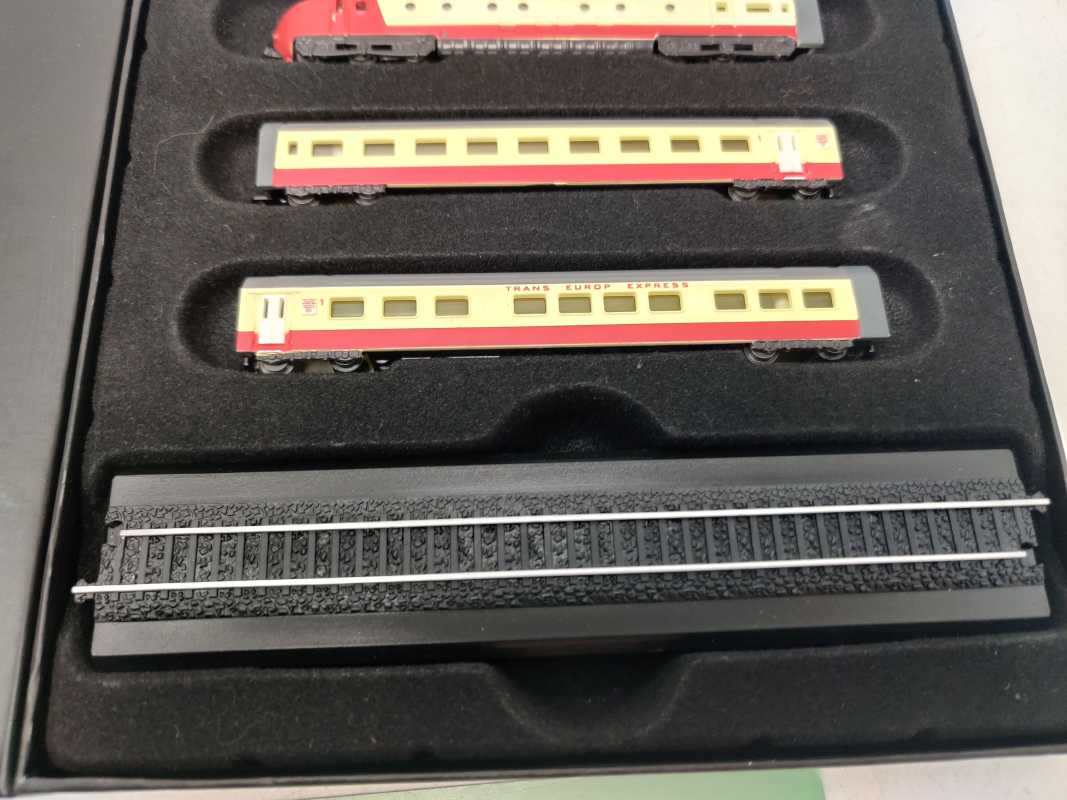 Atlas Z DC Triebzug Rot / TEE / Standmodell / OVP