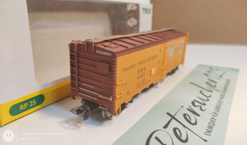 Trix H0 AC 24906-1 US Güterwagen "Pacific Fruit Express" / RP25 / NEM Schacht / USA / EVP