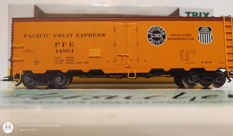 Trix H0 AC 24906-1 US Güterwagen "Pacific Fruit Express" / RP25 / NEM Schacht / USA / EVP