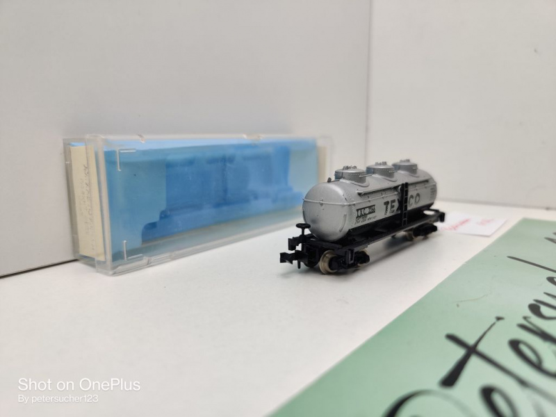 Spur N DC US-Kesselwagen "Texaco" / 3 Dome / 4-achsig / T.X.C. 2266 / Ersatz-VP