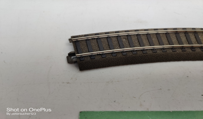 Trix H0 62230 / 1 x gebogenes Gleis Radius R 2 / 437,5 mm / Bogen 30°/ OVP