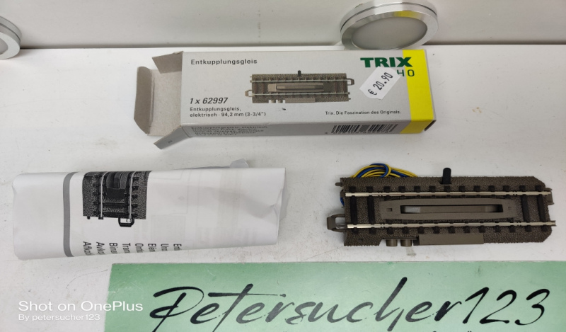 Trix H0 62997 / 1 x GERADES Entkupplungsgleis elektrisch / 94,2mm / OVP