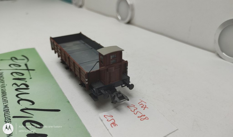 Trix H0 AC 23588 Niederbordwagen ohne Rungen mit Bremserhaus / NEM / DRG