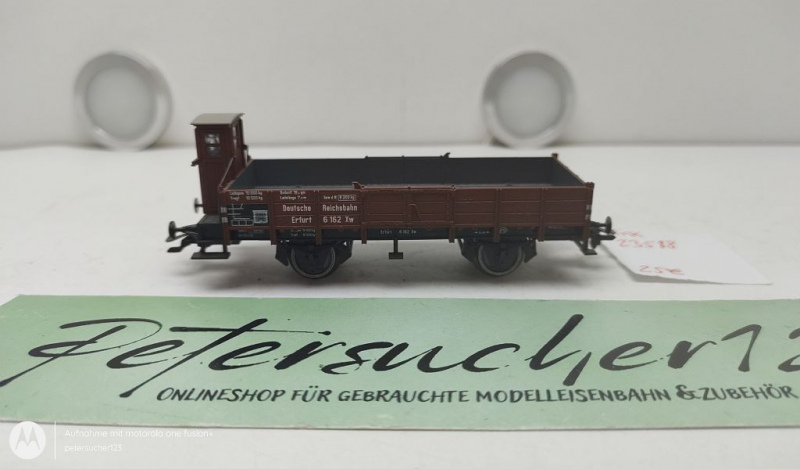 Trix H0 AC 23588 Niederbordwagen ohne Rungen mit Bremserhaus / NEM / DRG