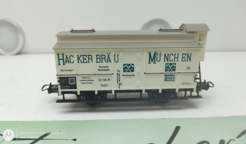Trix H0 AC 3646 gedeckter Güterwagen mit Bremserhaus "Hackerbräu" / DRG