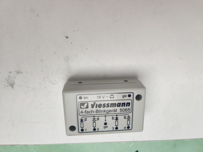 Viessmann 5065 Vierfach-Blinkelektronik für Andreaskreuze