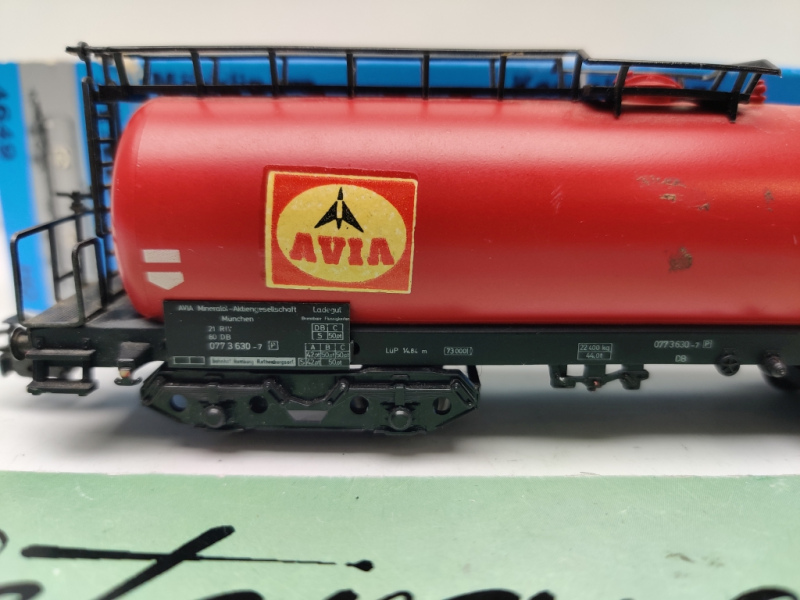 Märklin H0 4649  Kesselwagen AVIA / Rot / 4-Achser / Blaue OVP