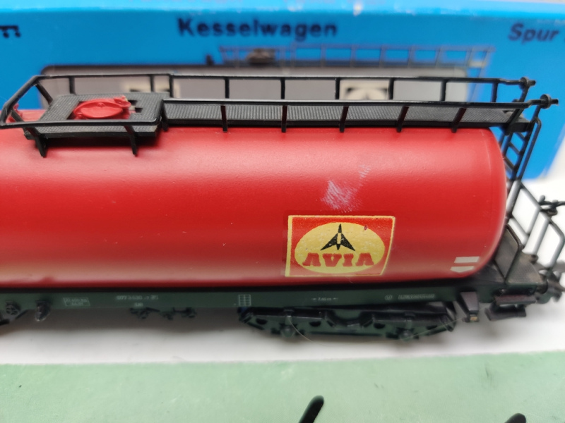 Märklin H0 4649  Kesselwagen AVIA / Rot / 4-Achser / Blaue OVP