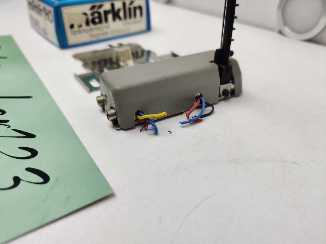 MÄRKLIN H0 1 x Hauptsignal / Sperrsignal 7042 / M-Gleis / Kurze Kabel / OVP
