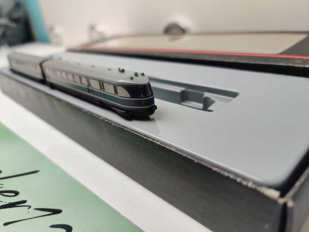 Märklin Z DC / 88870 / zweiteiligen Dieselschnelltriebwagen / BR SVT 04 / DB / Analog  / OVP