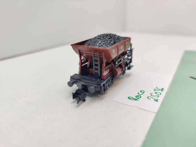 Roco N DC 25036 Schotterwagen mit Schotterladung Otm36 / DB